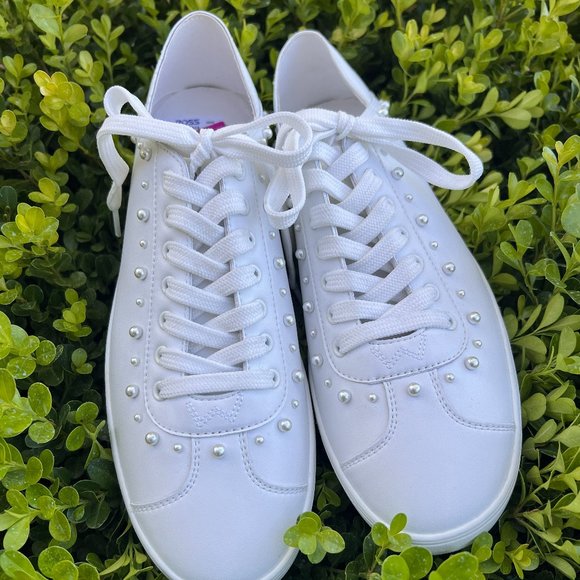 STUART WEITZMAN - NWOT Women's Faux-Pearl Studded Leather Sneakers - Size 11 - Picture 2 of 12